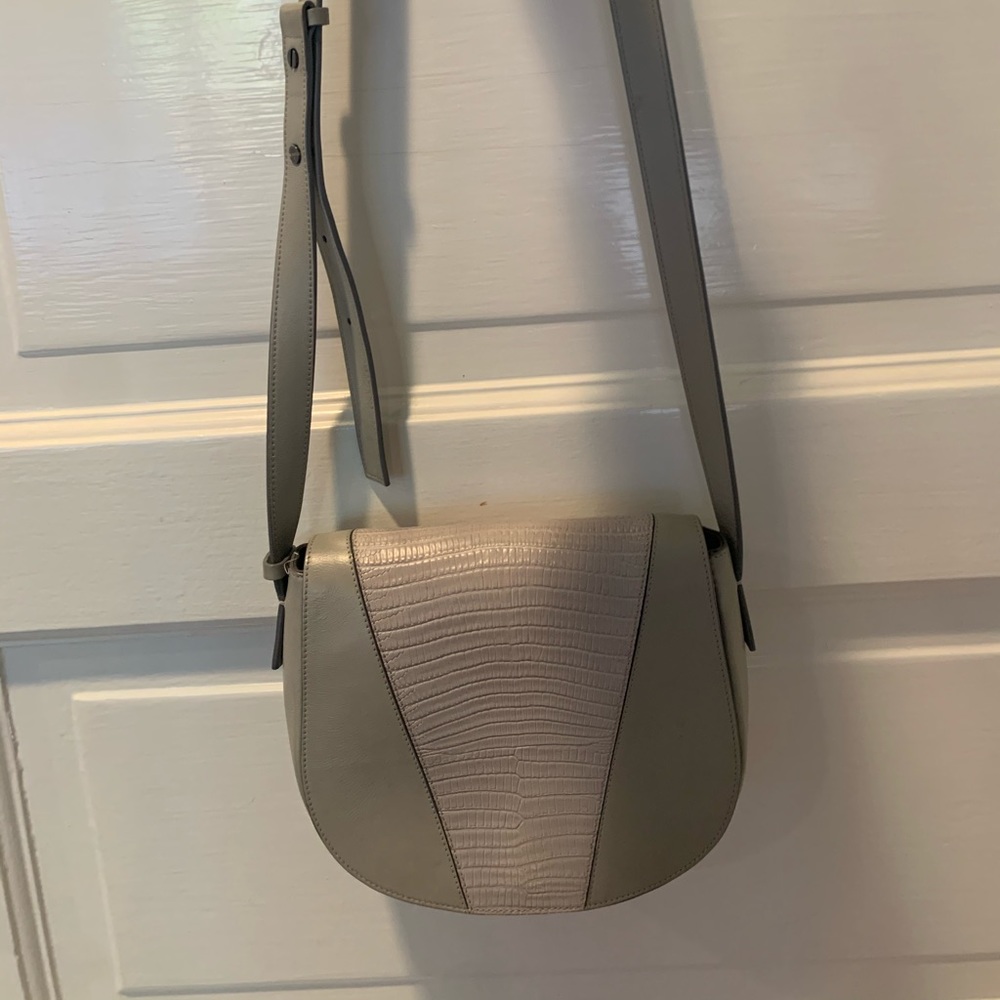 Vince embossed V crossbody bag - grey